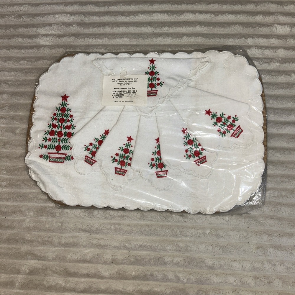 Set of 6 Vintage Christmas Embroidered - 6 Placemats 6 Napkins
